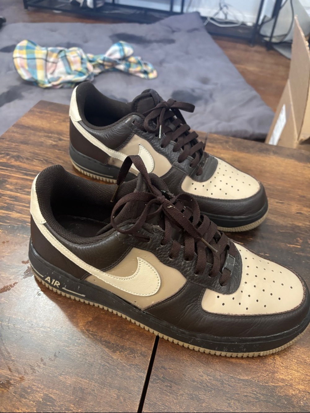 Nike Men's Low-Top Sneakers in Dark Brown and Cream